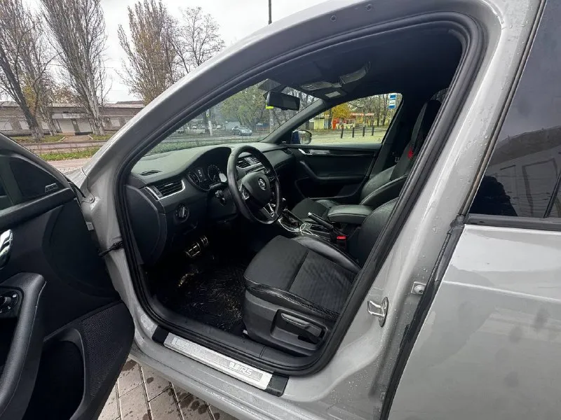 В продаже октавия рс стейдж 1 после капиталки, проехал 15 тысяч км. стоит только даунпайп и пару доработок выхлопа. звучит приятно. пробег родной 215000 автомобиль в очень живом хорошем состоянии задние фары рестайлинг fl передние фары адаптивные bi-led цвет очень красивый и собирает взгляды салон ухоженный коробка не пинает, переключает плавно в любом режиме. 1950000р город донецк по всем интересующим вопросам звоните +7949-644-26-65 📲 tg: dmitry 📞 звоните: +7(949)6442665 - фотография - 8