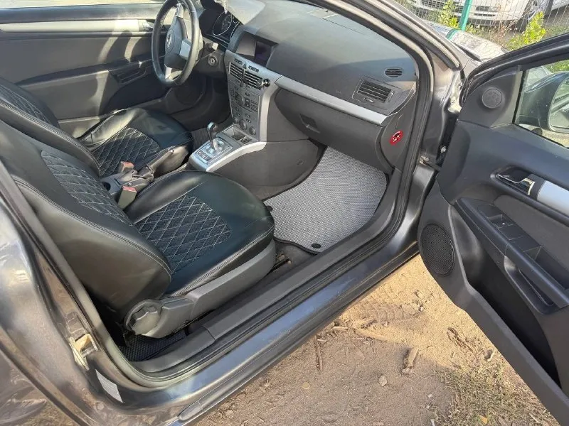 📮город: снежное 🚘марка: opel astra h 📅год выпуска 2011 💴цена:620 📝описание: я собственник мотор1,6 электрика вся рабочая, кондиционер свежий. датчик света датчик дождя подогрев сидений эл. стеклоподъемники ! r18 лето, зима r16 заводские штампы номер для связи +79493449554 тг +79968000027 👤 📞 звоните: +7(949)3449554 - фотография - 8