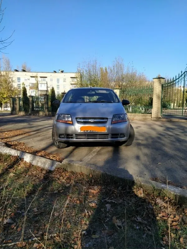 Продам chevrolet авео т200 2005г. без гнили и ржавчины, новое: грм, масла, крылья, пороги, все полости обработаны антикоррозийными материалами. салон чистый не прокуренный. пробег 240т. двигатель 1.2, очень экономичен по расходу топлива и обслуживанию всего автомобиля. ездит бодро на все свои 72 лошади. цена 320 т. р. осмотр енакиево. +79493254755. 📞 звоните: +7(949)3254755 - фотография - 2