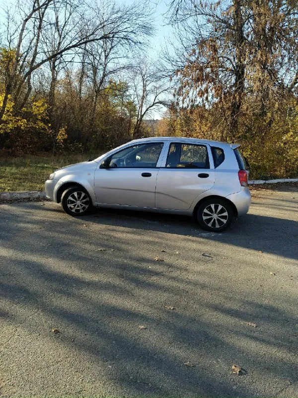 Продам chevrolet авео т200 2005г. без гнили и ржавчины, новое: грм, масла, крылья, пороги, все полости обработаны антикоррозийными материалами. салон чистый не прокуренный. пробег 240т. двигатель 1.2, очень экономичен по расходу топлива и обслуживанию всего автомобиля. ездит бодро на все свои 72 лошади. цена 320 т. р. осмотр енакиево. +79493254755. 📞 звоните: +7(949)3254755 - фотография - 6