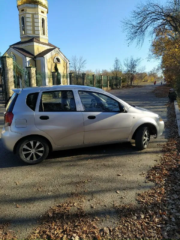 Продам chevrolet авео т200 2005г. без гнили и ржавчины, новое: грм, масла, крылья, пороги, все полости обработаны антикоррозийными материалами. салон чистый не прокуренный. пробег 240т. двигатель 1.2, очень экономичен по расходу топлива и обслуживанию всего автомобиля. ездит бодро на все свои 72 лошади. цена 320 т. р. осмотр енакиево. +79493254755. 📞 звоните: +7(949)3254755 - фотография - 7