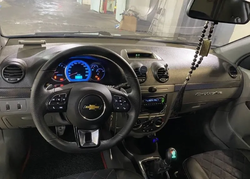 Продам срочно! chevrolet lacetti 2005 мт 1.4 206 тыс пробега. сел и поехал! полное переоформление! ✅ хороший живой автомобиль! ✅ автомобиль полностью обслужен, техника без вопросов. ходовая мячик сделано : двигатель перебрал, обслужил ( все прокладки, сальники, гибрики новые ) коробку перебрал, обслужил с полной заменой масла масло в гуре поменяно новая рулевая рейка новый рулевой вал руль от круза подвеску всю перебрал радиатор новый система охлаждения прочищена масленные каналы прочищены стойки заменены на газо-масленные резина лето как новая ( отъездил около двух месяцев) диски литьё ( под покраску ) передние подшипники новые в фарах хорошие лэд лампы машина на 180 регионе, кристально чистая! цена: 420 тыс. торг! номер телефона: +79493403832. - фотография - 6