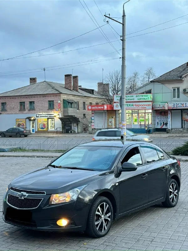 Chevrolet cruze 1.8 ат 2011г chevrolet круз пробег 238.000 км мотор отличный, без проблемный, не дымит, не троит ! коробка автомат, не пинает, не буксует ходовая в порядке комплектация : 4 стекла подъемника, кондиционер, датчик дождя, датчик света, подогревы зеркал, подогревы сидений, мульти руль. без гнили. и ржавчины документы чистые, без запретов, без штрафов, переоформление без проблем, можно сразу в мрэо авто обслужена полное то г. макеевка цена 745.000 руб торг связь +7949-637-89-80 или +7926-455-54-23 📞 звоните: +7(949)6378980 - фотография - 3