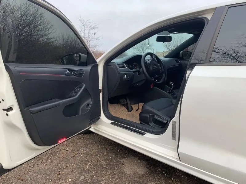 🚗 jetta 6 usa 📅 год: 2011 | ⏱ пробег: 224000км (родной) ⚙️ двигатель: 2.5 l| коробка: надёжный автомат aisin. ✨ • машина полностью обслужена, делать ничего не нужно. • кожаный салон. • магнитофон с gli играет очень хорошо + камера заднего хода. • перетянут потолок в черный цвет. • кондиционер рабочий обслуженый. • подогрев зеркал. • резина новая r17 диски ровные. • установлены led лампы. • установлена amber подсветка салона. • подушки безопасности • машина полностью обесшумлена. • передняя съёмная тонировка. • новые переднии фары. • стоит защита двигателя. 🚗 машину делал для себя. 🔧 состояние: полностью обслужен, вложений не требует — сел и поехал! 📷 дополнительные фото и видео — вышлю по запросу. 📄 документы в порядке, учёт рф, переоформление без проблем. 💰 цена: 1 200 000 ₽ (торг у капота) 📍 енакиево 📞 : +7 9493092968 📞 звоните: +7(949)3092968 - фотография - 6