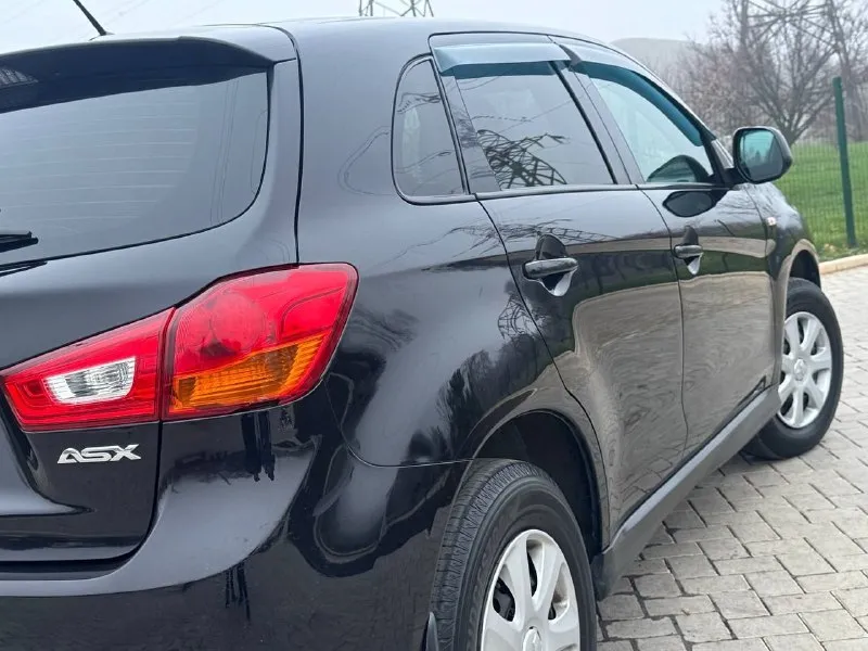 Продам mitsubishi asx рестайлинг, 2015 года выпуска, объём двигателя 1.6 117 л. с, 156.000 пробега, коробка механика(самая надёжная связка в линейке), авто в родном окрасе, без дтп!, 1 хозяин за всё время эксплуатации, автотека ✅. автомобиль в идеальном состоянии как внешне так и техническом состоянии, без вложений от слова совсем!, по кузову рыжиков, и вздутий нет, мотор коробка 5+, машина полностью обслужена от а до я, ходовая часть, масла, фильтра, недавно были обслужены, салон в превосходном виде, работает по авто абсолютно все работает. комплектация: бортовой компьютер, подогрев сидений, кондиционер, электро зеркала, мультимедиа с хорошим звуком, 4 эл-стекподъемника, обогрев заднего стекла, обогрев зеркал, складывание зеркал, складывание сидений, комфортный багажник, имеется абсолютно все для комфортного вождения. очень надёжный японский красовер, комфортабельный и вместительный, по документам чистый, любой вид оформления. цена 1.055.000р по всем вопросам звоните +7949-564-47-36 +7949620-99-74 - фотография - 5