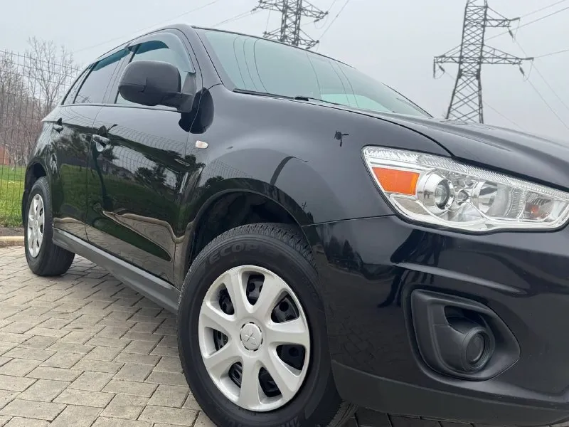 Продам mitsubishi asx рестайлинг, 2015 года выпуска, объём двигателя 1.6 117 л. с, 156.000 пробега, коробка механика(самая надёжная связка в линейке), авто в родном окрасе, без дтп!, 1 хозяин за всё время эксплуатации, автотека ✅. автомобиль в идеальном состоянии как внешне так и техническом состоянии, без вложений от слова совсем!, по кузову рыжиков, и вздутий нет, мотор коробка 5+, машина полностью обслужена от а до я, ходовая часть, масла, фильтра, недавно были обслужены, салон в превосходном виде, работает по авто абсолютно все работает. комплектация: бортовой компьютер, подогрев сидений, кондиционер, электро зеркала, мультимедиа с хорошим звуком, 4 эл-стекподъемника, обогрев заднего стекла, обогрев зеркал, складывание зеркал, складывание сидений, комфортный багажник, имеется абсолютно все для комфортного вождения. очень надёжный японский красовер, комфортабельный и вместительный, по документам чистый, любой вид оформления. цена 1.055.000р по всем вопросам звоните +7949-564-47-36 +7949620-99-74 - фотография - 6