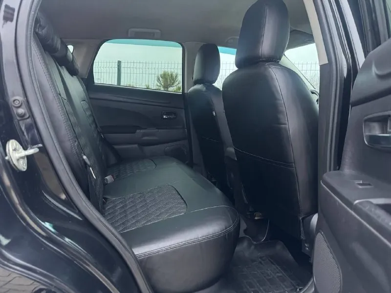 Продам mitsubishi asx рестайлинг, 2015 года выпуска, объём двигателя 1.6 117 л. с, 156.000 пробега, коробка механика(самая надёжная связка в линейке), авто в родном окрасе, без дтп!, 1 хозяин за всё время эксплуатации, автотека ✅. автомобиль в идеальном состоянии как внешне так и техническом состоянии, без вложений от слова совсем!, по кузову рыжиков, и вздутий нет, мотор коробка 5+, машина полностью обслужена от а до я, ходовая часть, масла, фильтра, недавно были обслужены, салон в превосходном виде, работает по авто абсолютно все работает. комплектация: бортовой компьютер, подогрев сидений, кондиционер, электро зеркала, мультимедиа с хорошим звуком, 4 эл-стекподъемника, обогрев заднего стекла, обогрев зеркал, складывание зеркал, складывание сидений, комфортный багажник, имеется абсолютно все для комфортного вождения. очень надёжный японский красовер, комфортабельный и вместительный, по документам чистый, любой вид оформления. цена 1.055.000р по всем вопросам звоните +7949-564-47-36 +7949620-99-74 - фотография - 9