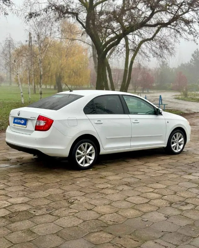 🚙 skoda rapid 💰цена: 950 000р 🏢город: мариуполь 📅год выпуска: 2016 🧾пробег: 136 750 км. ⚙️двигатель: 1.6 ⛽топливо: бензин ⚙️кпп: механика 📞 телефон: +7-949-727-41-51 +7-989-263-55-56 +7-949-551-91-52 💾 описание: всеми любимый, проверенный временем - ш. .. e="background-image:url('//telegram. org/img/emoji/40/e29c85.png')">✅ лифтбэк - огромный багажник. ✅ надежный двигатель. ✅ маленький расход топлива. ✅ подтвержденный пробег. ✅ южная эксплуатация. ❄️ кондиционер (работает отлично), кожаный мульти-руль, электропакет, abs, airbag, птф, усилитель руля, центральный замок, штатная магнитола с bluetooth, подогрев сидений, оригинальные литые диски 16-го радиуса, подлокотник, бортовой компьютер. улица шевченко 2️⃣6️⃣9️⃣ 🏦 возможна продажа в кредит по двум документам. - фотография - 4