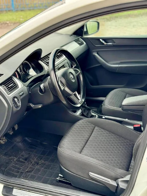 🚙 skoda rapid 💰цена: 950 000р 🏢город: мариуполь 📅год выпуска: 2016 🧾пробег: 136 750 км. ⚙️двигатель: 1.6 ⛽топливо: бензин ⚙️кпп: механика 📞 телефон: +7-949-727-41-51 +7-989-263-55-56 +7-949-551-91-52 💾 описание: всеми любимый, проверенный временем - ш. .. e="background-image:url('//telegram. org/img/emoji/40/e29c85.png')">✅ лифтбэк - огромный багажник. ✅ надежный двигатель. ✅ маленький расход топлива. ✅ подтвержденный пробег. ✅ южная эксплуатация. ❄️ кондиционер (работает отлично), кожаный мульти-руль, электропакет, abs, airbag, птф, усилитель руля, центральный замок, штатная магнитола с bluetooth, подогрев сидений, оригинальные литые диски 16-го радиуса, подлокотник, бортовой компьютер. улица шевченко 2️⃣6️⃣9️⃣ 🏦 возможна продажа в кредит по двум документам. - фотография - 7