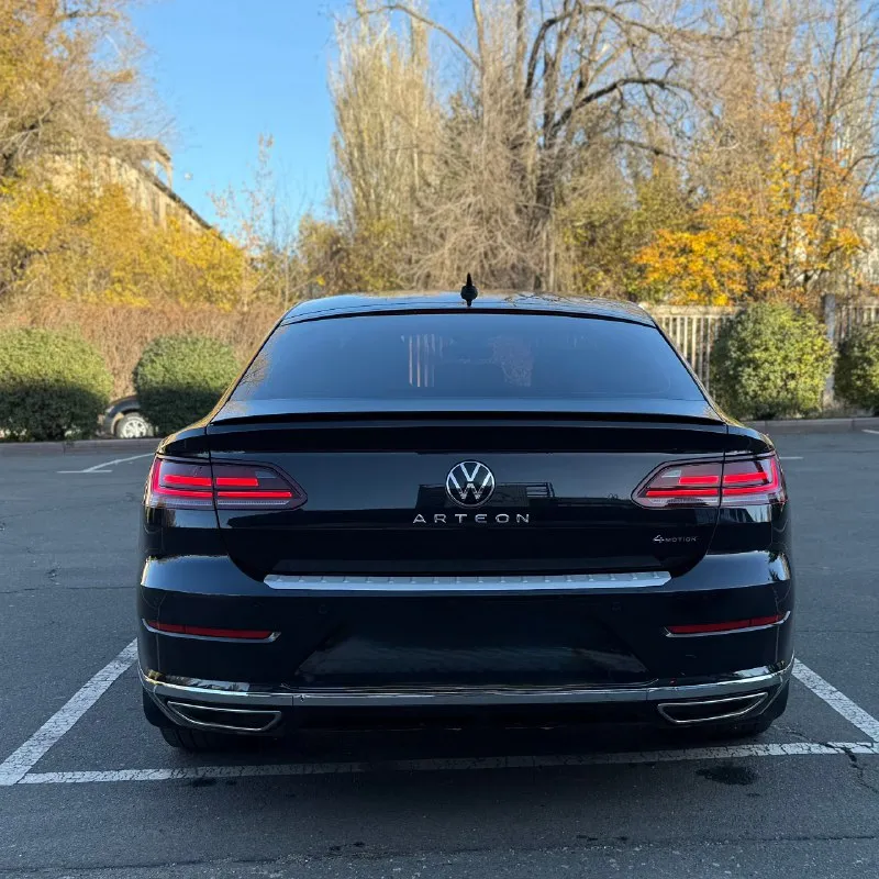 🚗 2021 volkswagen arteon sel premium r-line 2.0t, 8at, 4motion ключевые факты • пробег: 39100км. • двигатель: 2.0 tsi (ea888), ~280л. с., 350 н·м • кпп: 8-ступ. автомат (aisin) • привод: полный 4motion • комплектация: sel premium r-line (топ) — кожа nappa, панорама, harman/kardon, ассистенты iq. drive основные данные • год / модельный год: 2021 / my2021 • марка / модель / кузов: volkswagen arteon — лифтбек • цвет кузова / интерьера: черный / черный • двигатель: 2.0 tsi, турбо, непосредственный впрыск, ~280.л. с., 350 н·м • трансмиссия / привод: 8at / 4motion комплектация и опции (sel premium r-line) • безопасность/ассистенты: front assist (aeb), acc (адапт. круиз), lane assist, blind spot + rear traffic alert, park assist, камера 360°, парктроники по кругу, auto-hold, tpms • свет: full led с динамическим поворотом, автодальний (light assist), led дхо/фонари • ходовая: dcc (адаптивные амортизаторы) с режимами comfort/normal/sport/individual, диски 20″ r-line • интерьер/комфо 📞 звоните: +7(949)4965859 - фотография - 4