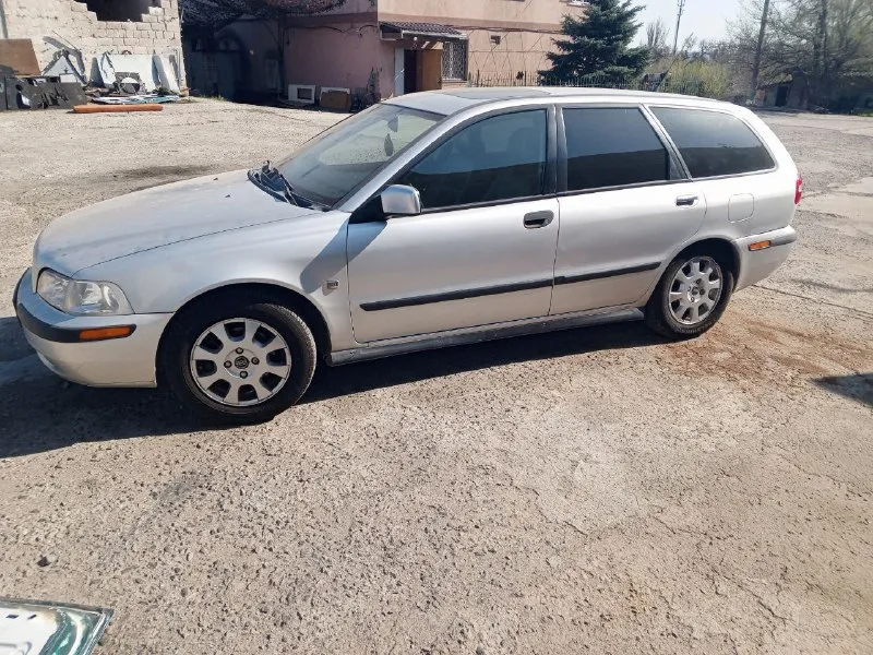 Продам volvo v 40. бензин 1.8. 2002 год выпуска. цена 450000 р. пробег 325500 км мариуполь максимальная комплектация. кондиционер, электро стекоподьемники, электро зеркала. подогрев сидений. кожаный салон. оригинальные титановые диски. 2 ключа. сервисная книга. 2 владельца. осмотр в мариуполе. возможен не большой торг. +7949 740 26 32 сергей 📲 tg: галина 📞 звоните: +7(949)7402632 - фотография - 4