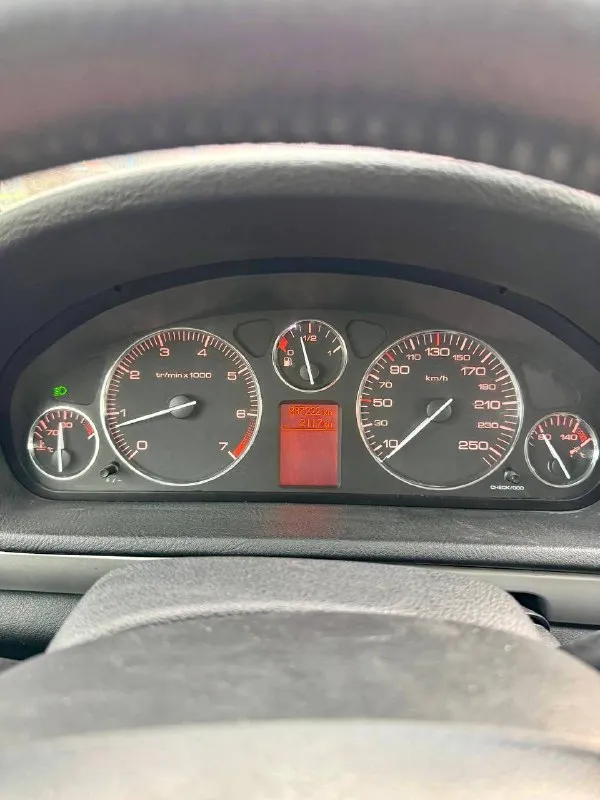 🦁 peugeot 406 💰цена: 430 000р 🏢город: мариуполь 📅год выпуска: 2008 🧾пробег: 287 222км. ⚙️двигатель: 1.6 ⛽топливо: бензин ⚙️кпп: механика 📞 телефон: +7-949-727-41-51 +7-949-551-91-52 +7-989-263-55-56 💾 описание: 👌 городской седан идеально подойдёт на каждый день начинающему водителю. надежный двигатель без расхода масла в паре с классической механикой. кузов крепкий, не гнилой. ✅ машина во влодении больше года. стоит новое сцепление, комплект грм, выполнен ремонт рулевой рейки, полностью новая задняя ходовая. ✅ кондиционер морозит шикарно, подушки безопасности, полный электропакет, гур, abs, центральный замок, подогрев сидений, оригинальные литые диски на отличной резине, птф. улица шевченко 2️⃣6️⃣9️⃣ - фотография - 10