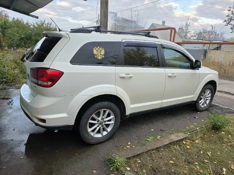 Dodge journey 2,4 at (175л. с. ) передний привод 2013г. в. 200т. пробег газ/бензин 7мест пригонялась с америки, с запчастями проблем нет от слова совсем 3х зонный климат, камера заднего вида, сенсорный бортовой, dvd, usb, музыка alpain и всё с завода, 9 подушек безопасности, весь свет led(линзы переделаны), по опциям есть всё(перечислять очень долго) территориально горловка, на смотрины не езжу, набирайте, - может быть где-то и пересечёмся +79493382766(telegram, max)+79896113781 богдан 1'750'000 реальному покупателю торг у капота 📞 звоните: +7(949)3382766 - фотография - 3