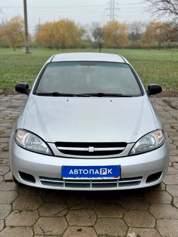 ⬜️ chevrolet lacetti 💰цена: 450 000р 🏢город: мариуполь 📅год выпуска: 2008 🧾пробег: 173 652 км. ⚙️двигатель: 1.6 ⛽топливо: бензин ⚙️кпп: механика 📞 телефон: +7-949-727-41-51 +7-949-551-91-52 +7-989-263-55-56 💾 описание: 🇰🇵 корейская сборка ✅ южная эксплуатация ✅ техническая часть на 5+ ✅ кузов выглядит опрятно двигатель едет шикарно, мкпп переключает плавно, сцепление без нареканий. новые передние амортизаторы. ❄️ кондиционер холодит шикарно, гур, abs, электропакет, две подушки безопасности, музыка с usb, кожаный руль. улица шевченко 269 - фотография - 2
