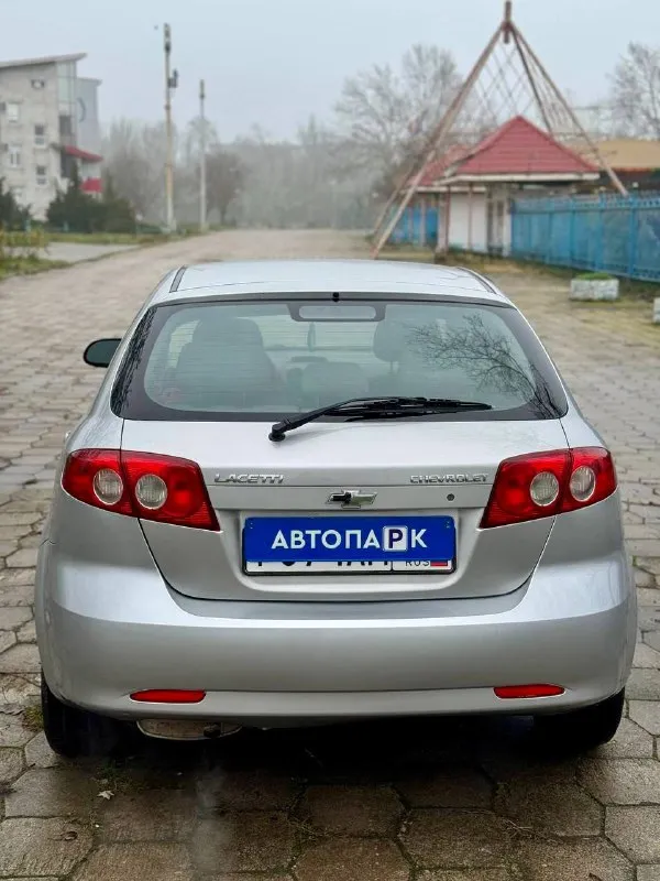 ⬜️ chevrolet lacetti 💰цена: 450 000р 🏢город: мариуполь 📅год выпуска: 2008 🧾пробег: 173 652 км. ⚙️двигатель: 1.6 ⛽топливо: бензин ⚙️кпп: механика 📞 телефон: +7-949-727-41-51 +7-949-551-91-52 +7-989-263-55-56 💾 описание: 🇰🇵 корейская сборка ✅ южная эксплуатация ✅ техническая часть на 5+ ✅ кузов выглядит опрятно двигатель едет шикарно, мкпп переключает плавно, сцепление без нареканий. новые передние амортизаторы. ❄️ кондиционер холодит шикарно, гур, abs, электропакет, две подушки безопасности, музыка с usb, кожаный руль. улица шевченко 269 - фотография - 5