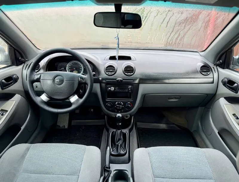 ⬜️ chevrolet lacetti 💰цена: 450 000р 🏢город: мариуполь 📅год выпуска: 2008 🧾пробег: 173 652 км. ⚙️двигатель: 1.6 ⛽топливо: бензин ⚙️кпп: механика 📞 телефон: +7-949-727-41-51 +7-949-551-91-52 +7-989-263-55-56 💾 описание: 🇰🇵 корейская сборка ✅ южная эксплуатация ✅ техническая часть на 5+ ✅ кузов выглядит опрятно двигатель едет шикарно, мкпп переключает плавно, сцепление без нареканий. новые передние амортизаторы. ❄️ кондиционер холодит шикарно, гур, abs, электропакет, две подушки безопасности, музыка с usb, кожаный руль. улица шевченко 269 - фотография - 8