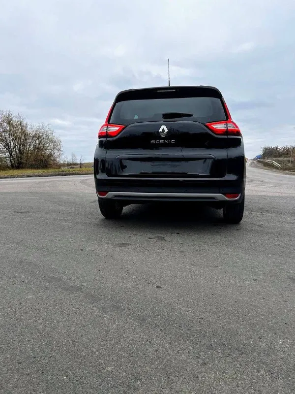 В продаже renault grand scenik 2020г 7 мест двигатель 1.8 дизель автомат пробег 148тыс состояние 👍 очень вместительный и комфортный семейный автомобиль с высоким клиренсом и маленьким расходом топлива. авто в волновахе стоимость 1 750 000₽ +7949-498-66-24 📲 tg: @valeriiairina 📞 звоните: +7(949)4986624 - фотография - 4