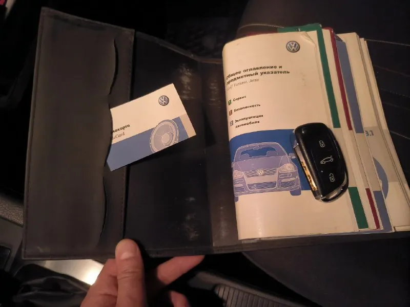 Volkswagen jetta 1.6 bse 6 at год: 2008 г. в. кпп: автомат пробег: 216 422 телефон: +7-949-386-23-29. 1.собственник; 2.самый надежны двигатель (атмосферный 1.6 bse); 3.самая надежная коробка (автомат, 6 ступенчатый японский фирмы «айсин»); 4.реальный пробег; 5.два ключа, инструкция, сервисная книжка; 6.жирная комплектация с омывателями фар, раздельным климатом, подогревом сидений, кожаным рулём и т. д.; 7.вся электроника, вплоть до омывателей фар, работает, кондиционер заправлен, есть блютуз; 8.все стёкла, кроме лобового, родные; 9.чистый, ухоженный салон, в котором не курили; 10.пороги без гнили и шпатли; 11.масло и расходники меняю каждые 7 тысяч километров, бензин только 95ый; 12.технически в отличном состоянии. 13.автомобиль без штрафов и запретов, любое переоформление без проблем. автомобиль застрахован. машина далеко не новая, ей 17 лет, поэтому глупо ждать от неё какого-то музейного состояния. есть косяки по кузову, косяки по лкп, машина красилась. 635 000 руб. обос 📞 звоните: +7(949)3862329 - фотография - 5