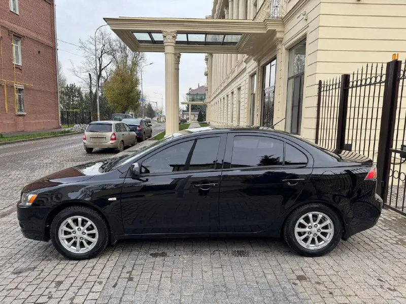 Продам mitsubishi lanser 10 максимальная комплектация, 2011 год, пробег 167.000 двигатель 1.6 кпп механика, авто в отличном состоянии, не бита не крашена, кузов без дефектов ражавчин, технически авто обслужено заменены все фильтра масла, антифриз новая зимния резина, авто без вложений, комплектация климат контроль, 4 эльктро стеклоподъемника с дотяжкой электро зеркала с подогревом, подогревы сидения, усилитель руля, музыка планшет андроид, мульти руль, только гаражное хранение, кузов в керамики стекла в анти дожде, с документами полный порядок цена 780.000 тел +79494999723 мариуполь - фотография - 4