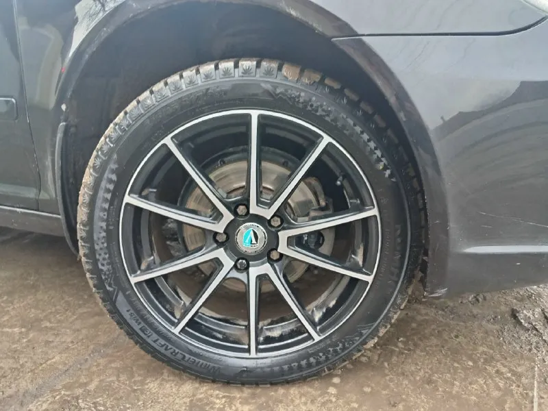 Продажа от собственника! skoda octavia a 5 двиг 1.6 mpi механика ходовку менял в этом году сейчас авто на зимней резине новой! 4 стекло подъёмника подогрев передних сидений кондиционер подогрев зеркал и регулировка электронная г. амвросиевка тел +79494653187 за автомобиль не стыдно на ходу каждый день. 273000 пробег. цена 900 т. 📞 звоните: +7(949)4653187 - фотография - 6