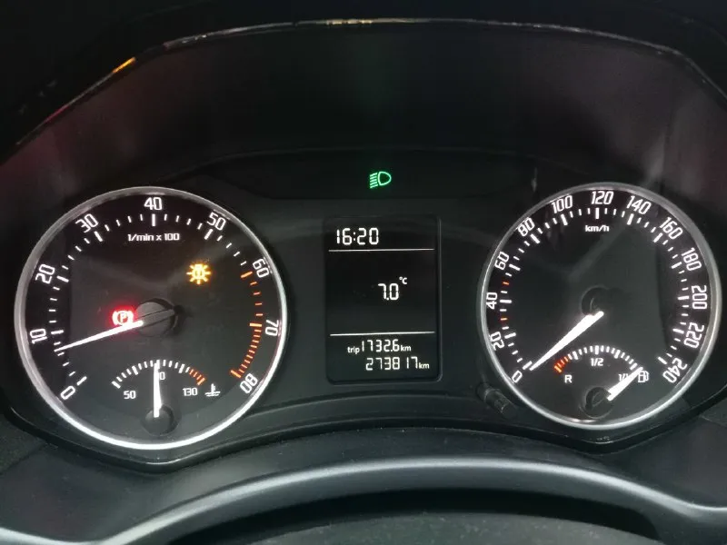 Продажа от собственника! skoda octavia a 5 двиг 1.6 mpi механика ходовку менял в этом году сейчас авто на зимней резине новой! 4 стекло подъёмника подогрев передних сидений кондиционер подогрев зеркал и регулировка электронная г. амвросиевка тел +79494653187 за автомобиль не стыдно на ходу каждый день. 273000 пробег. цена 900 т. 📞 звоните: +7(949)4653187 - фотография - 9