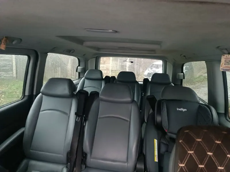 Продам mercedes виано 2006г. в. автомат 150л. с. maxi long (самая длинная база) 7+1 оригинальный пассажир, в хорошем состоянии. климат контроль работает (весной менялся компрессор) задние стекла открываются. поменяны стойки по кругу, по ходовой сбитый, ничего не стучит не скрипит. в салоне не курили сиденья на быстросьемах, в перевозках машина не участвовала, по задним сидушкам видно (у предыдущего хозяина почти не использовались) не вмятые состояние отличное. машина была украинская, 16 лет у одного хозяина. оригинальный пробег 597000 (не 250т. как пишут для этих годов) весной менялся мотор с турбиной (вписан в тех паспорт) на данный момент пробег у двс 170000км. автомат переключает плавно не пинает. из минусов начала вздуваться краска на арках (фото скину по запросу) цена 1400000.продаю для покупки недвижимости, поэтому обмен не интересует. +79493625287.донецк. 📞 звоните: +7(949)3625287 - фотография - 9