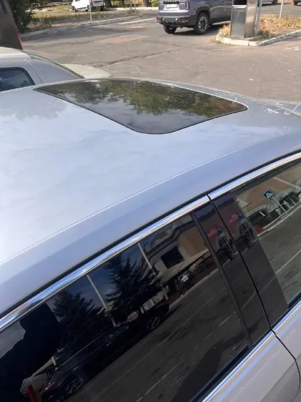 Продам идеальный volkswagen passat| пробег: 100 тыс км родной двигатель: 1.8 (170 л. с. ). сел и поехал! никаких вложений не требует полная комплектация: эл регулировка сидений, подогрев, адаптивный круиз контроль, люк покупали для себя в 2018 году, за все это время один владелец за машиной очень хорошо следили: регулярное обслуживание, гаражное хранение, никогда не курили в салоне лучшая модель из представленных пассатов с двигателем 1.8 турбо и полноценным автоматом машина летает! маневренная, быстрая, надежная. мотор шепчет. коробка, мотор, ходовка и все тех состояние на 5+ вся безопасность целая единственное «но» по всей машине - небольшая вмятинка на багажнике (на фото видно) цену ставлю низкую, т. к. с продажей тороплюсь звоните, пишите, на этом номере телеграмм цена: 1.650.000 +79493789493 📞 звоните: +7(949)3789493 - фотография - 2