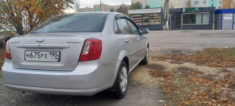 Chevrolet lacetti 2011 года. пробег 234 тыс. ,1 хозяин. машина в хорошем состоянии, вложений по машине вообще никаких не нужно, полностью обслуженна, сел и поехал. по кузову гнили и ржавчины нет. работает всё в шатаном режиме, в салоне чисто и опрятно. встреча по договорённости на таможне на успенке. цена – 550,000тыс. , торг. все вопросы по телефону: +79493628455 - фотография - 4
