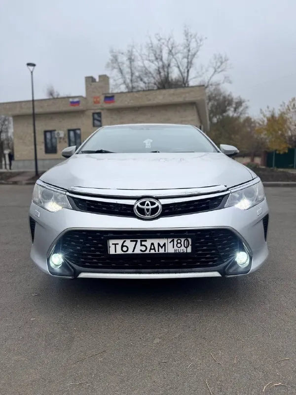 Продам toyota camry 50, 2013 год, ат 2.5 л. 181л. с. пробег 256.000 км. чистый европеец, делал хорошую шумоизоляцию, новые тормозные диски, датчик дождя, музыка играет четко, новые задние стойки, стоит хорошая led - оптика, 3 ключа, двигатель работает отлично, ходовая обслужена, диски r19, резина стоит continental, есть комплект зимней резины, на дисках r16, в машине никогда не курили, машина находиться в мариуполе, продажа из за покупки нового автомобиля, обмен не интересует, цена 1🍋460 р. , торг реальному покупателю у капота, все вопросы по телефону +79497048102 - фотография - 4