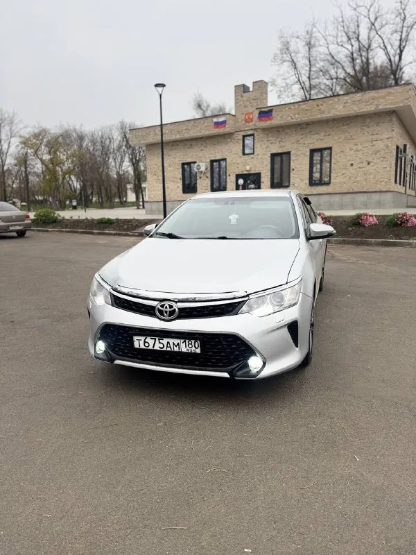 Продам toyota camry 50, 2013 год, ат 2.5 л. 181л. с. пробег 256.000 км. чистый европеец, делал хорошую шумоизоляцию, новые тормозные диски, датчик дождя, музыка играет четко, новые задние стойки, стоит хорошая led - оптика, 3 ключа, двигатель работает отлично, ходовая обслужена, диски r19, резина стоит continental, есть комплект зимней резины, на дисках r16, в машине никогда не курили, машина находиться в мариуполе, продажа из за покупки нового автомобиля, обмен не интересует, цена 1🍋460 р. , торг реальному покупателю у капота, все вопросы по телефону +79497048102 - фотография - 7