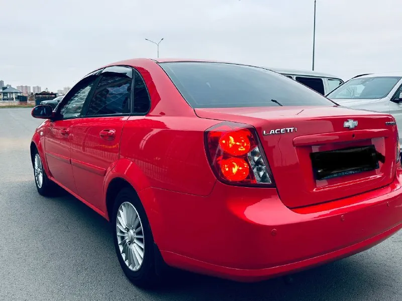 Продаю chevrolet laceti 2007 г выпуска мотор 1.6 16 v 109 лс. работает безупречно гидрики не стучат не дымит масло не ест кпп переключает мягко без хрустов кузов в превосходном состоянии без единого рыжика, днище пороги без гнили техническая часть без каких либо вложений едит мягко не чего не стучит не громит хорошая комплектация 4 стеклоподъемника гур, абс электро зеркала мульти руль гбо евро 4 сигнализация с обратной связью 3 комплекта ключей литые диски р 15 пробег 226 т. км подтверждает автотека авто без дтп цена 515 т +79497313052 - фотография - 6