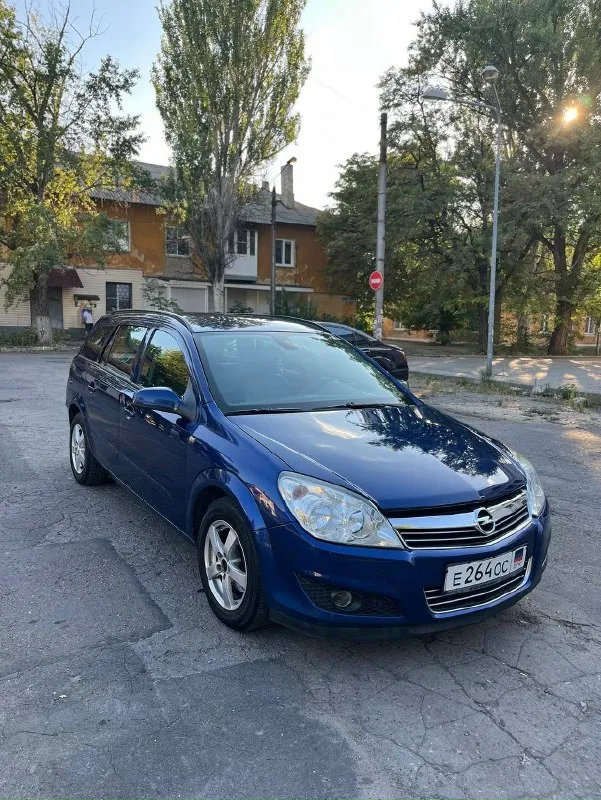 Продаю свой opel astra h универсал💥 2007 год выпуска пробег 317000км цена 600.000 тыс рублей торг💵 +79493265018 машина в хорошем состоянии! двигатель 1,8 (газ-бензин) кпп механика работает без нареканий. кузов без гнили и ржавчины, красивый и стройный. хорошая комплектация, весной обслуживал климат- контроль, все работает превосходно! так же стоит хорошая летняя резина. с документами проблем нет, автомобиль юридически чист, переоформление или через мрэо или договор купли-продажи машину смотреть в донецке. 📞 звоните: +7(949)3265018 - фотография - 4
