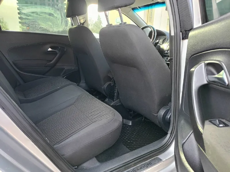 Продам volkswagen polo 2012, 1.6 at. пробег 190 т. км. классический автомат «aisin». машина в отличном состоянии. чистый ухоженный салон. четыре электро стеклоподъемника, подогрев зеркал, обогрев сидений, центральный замок, два ключа. кондиционер полностью обслужен. два комплекта новой резины, зима лето. с документами полный порядок, переоформление без проблем. цена 700 т. р! все вопросы по телефону. г. донецк. +79493687120 📞 звоните: +7(949)3687120 - фотография - 8