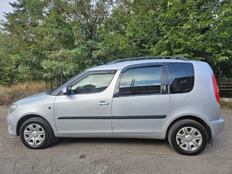 Продам- skoda roomster год- 2013 пробег-193тыс. км. мотор-1.4 бензин коробка -механика 5 ст. осмотр-г. макеевка цена-700.000тыс. руб. торг. возможен обмен. все вопросы по телефону: +79493117995 - фотография - 2