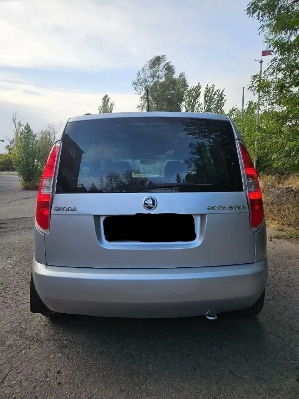 Продам- skoda roomster год- 2013 пробег-193тыс. км. мотор-1.4 бензин коробка -механика 5 ст. осмотр-г. макеевка цена-700.000тыс. руб. торг. возможен обмен. все вопросы по телефону: +79493117995 - фотография - 7