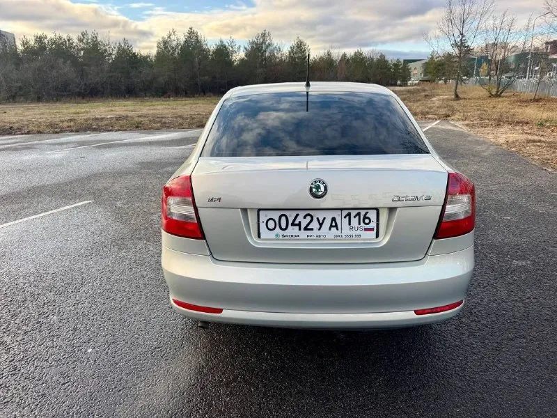 Skoda octavia 2011г 1-хозяин ✅ птс оригинал 🍀 1.6 102л. с механика👍 пробег родной 185000 ✅ двигатель масло не ест, не дымит👍 коробка не хрустит ⚙ ходовая не гремит✅ кузов ровный, без рыжиков👍 сигнализация с автозапуском 🚨 кондиционер 🥶 магнитола pioneer mp3, usb, aux🔈 цена 900 тыс с торгам‼️ подарок 🎁 +79494417698 - фотография - 6
