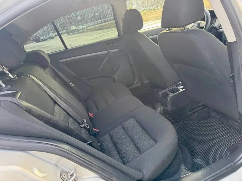 Skoda octavia 2011г 1-хозяин ✅ птс оригинал 🍀 1.6 102л. с механика👍 пробег родной 185000 ✅ двигатель масло не ест, не дымит👍 коробка не хрустит ⚙ ходовая не гремит✅ кузов ровный, без рыжиков👍 сигнализация с автозапуском 🚨 кондиционер 🥶 магнитола pioneer mp3, usb, aux🔈 цена 900 тыс с торгам‼️ подарок 🎁 +79494417698 - фотография - 8