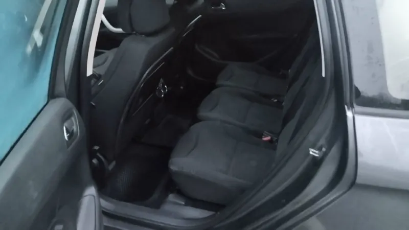 Продам peugeot 308 универсал 2008 год 1.6 бензин газ вписан но не стоит автомат коробка. авто в нормальном состоянии как по технической части так и по внешней двигатель не дымит не пердит коробка работает как надо чек не горит работает всё до единой кнопочки. по документам всё нормально. все интересующие вопросы по телефону если связь плохая телеграмм на этом номере+79493695448 цена 500т руб торг 📞 звоните: +7(949)3695448 - фотография - 5