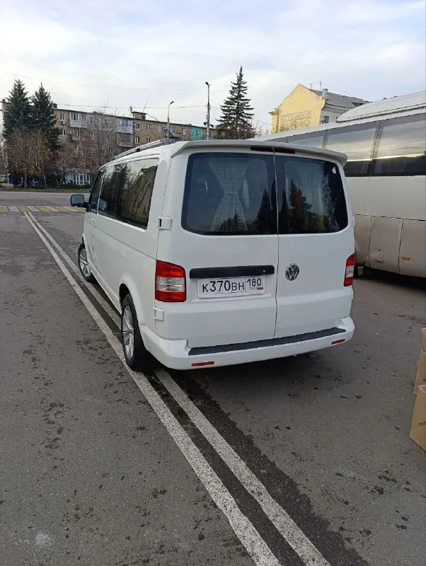 Продается volkswagen transporter t5 2006 1.9 tdi пробег реальный 805000 самый надёжный двигатель машина в очень хорошем как внешнем, так и техническом состоянии. в силу пробега и возврата. естественно машина подкрашивалась. была произведена замена двигателя, коробки( 10 тыс назад), турбины 3( 3 тыс назад), замена рейки ( 13 тыс назад). и многое другое ( интеркулер, патрубки турбины, тормозные диски, грм подшипники ступицы и тд. ) за машиной ухаживали, замена масла каждые 8 тыс, естественно фильтра и все расходники меняли вовремя. самая длинная база. в добавок отдам комплект зимы на штампах, проехали 1 сезон. двигатель старый, турбину, рейку. пробег большой, но реальный. кто верит что на этих машинах пробег 300 тыс и без подкрасов, сразу мимо. цена 1 500000 руб, торг только аргументированный. осмотр макеевка. +79493223536 📲 tg: женя 📞 звоните: +7(949)3223536 - фотография - 8