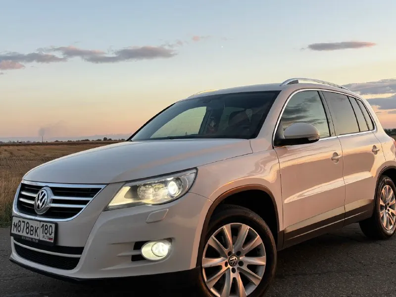 🇩🇪 volkswagen tiguan🇩🇪 - год 2009 - двигатель / бензин - объём 2.0tsi - aкпп / 6 ступенчатая aisin - пробег 204000км - датчик дождя - датчик света - подогрев сидений - круиз-контроль - климат контроль 3-х зонный - магнитола тейс - управление на руле - полный бортовой компьютер - auto-hold - подсветка при повороте - электро-ручник - эл пакет - эл зеркала - эл стеклоподъемники все 4 - авто складывание зеркал - диски r17 новая летняя - стоит музыка - 2 пары deaf bonse - усилитель 4х110 - саб 1000w + моноблок - на машине установлен даун пайп 2kcustom москва автомобиль в достойном состоянии всё имеется для комфотрной езды два комплекта ключей колеса r-17 на оригинальный дисках документы кристально чистые штрафов запретов и каких либо ограничений нету переоформление в мрэо полное все остальные вопросы по телефону!!! +79494470672 номер для связи либо в лс цена 1.175.000₽ торг у капота! 📞 звоните: +7(949)4470672 - фотография - 1
