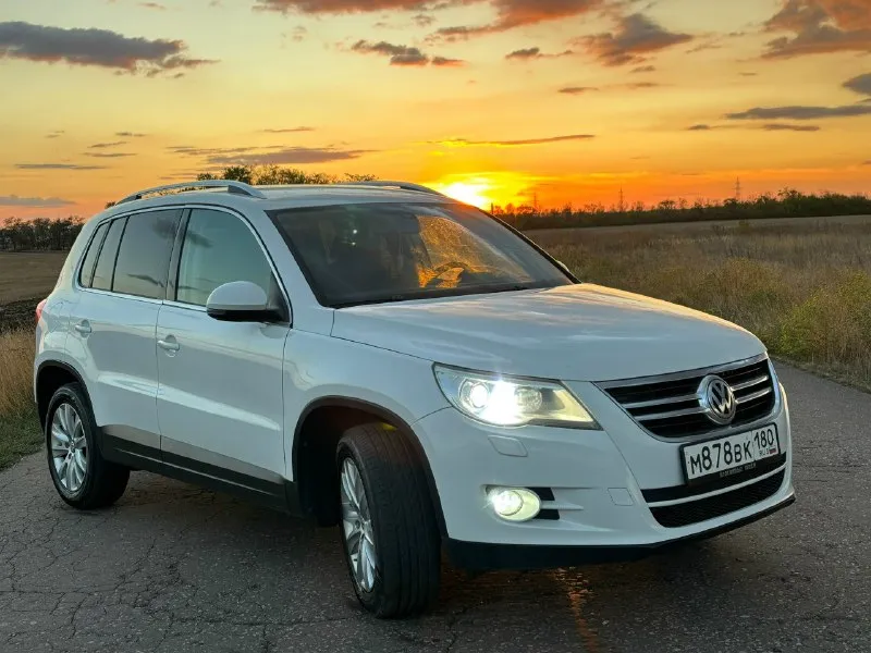 🇩🇪 volkswagen tiguan🇩🇪 - год 2009 - двигатель / бензин - объём 2.0tsi - aкпп / 6 ступенчатая aisin - пробег 204000км - датчик дождя - датчик света - подогрев сидений - круиз-контроль - климат контроль 3-х зонный - магнитола тейс - управление на руле - полный бортовой компьютер - auto-hold - подсветка при повороте - электро-ручник - эл пакет - эл зеркала - эл стеклоподъемники все 4 - авто складывание зеркал - диски r17 новая летняя - стоит музыка - 2 пары deaf bonse - усилитель 4х110 - саб 1000w + моноблок - на машине установлен даун пайп 2kcustom москва автомобиль в достойном состоянии всё имеется для комфотрной езды два комплекта ключей колеса r-17 на оригинальный дисках документы кристально чистые штрафов запретов и каких либо ограничений нету переоформление в мрэо полное все остальные вопросы по телефону!!! +79494470672 номер для связи либо в лс цена 1.175.000₽ торг у капота! 📞 звоните: +7(949)4470672 - фотография - 4