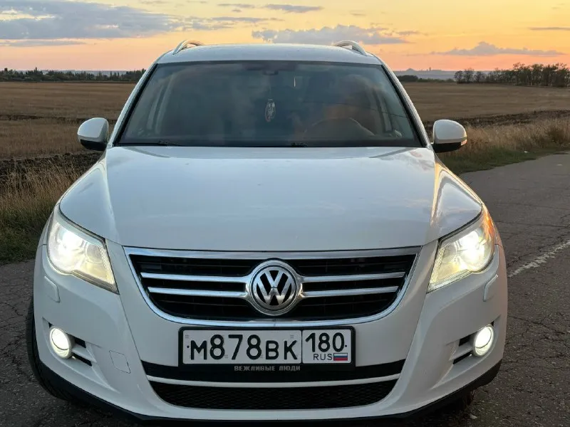 🇩🇪 volkswagen tiguan🇩🇪 - год 2009 - двигатель / бензин - объём 2.0tsi - aкпп / 6 ступенчатая aisin - пробег 204000км - датчик дождя - датчик света - подогрев сидений - круиз-контроль - климат контроль 3-х зонный - магнитола тейс - управление на руле - полный бортовой компьютер - auto-hold - подсветка при повороте - электро-ручник - эл пакет - эл зеркала - эл стеклоподъемники все 4 - авто складывание зеркал - диски r17 новая летняя - стоит музыка - 2 пары deaf bonse - усилитель 4х110 - саб 1000w + моноблок - на машине установлен даун пайп 2kcustom москва автомобиль в достойном состоянии всё имеется для комфотрной езды два комплекта ключей колеса r-17 на оригинальный дисках документы кристально чистые штрафов запретов и каких либо ограничений нету переоформление в мрэо полное все остальные вопросы по телефону!!! +79494470672 номер для связи либо в лс цена 1.175.000₽ торг у капота! 📞 звоните: +7(949)4470672 - фотография - 5