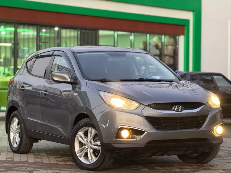 Hyundai ix35 2011г. 2.0 бензин кпп: автомат пробег: 145.000 авто полностью обслужен и вложений не требует, масла фильтра расходники по ходовой части все поменяны. автомобиль обслуживали своевременно! двигатель без задир!!!! салон ухожен, не затерт! в салоне не курили! осмотр: донецк цена: 1.220.000 телефон: +79494999290 📞 звоните: +7(949)4999290 - фотография - 2