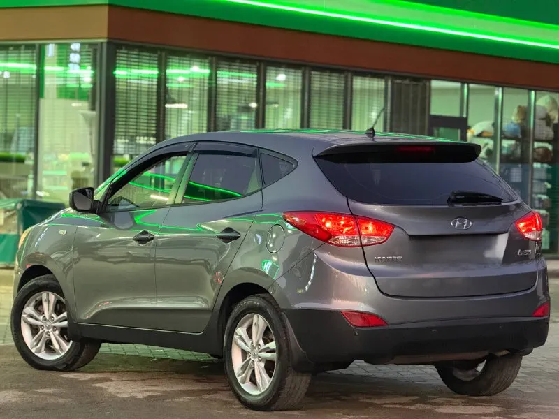 Hyundai ix35 2011г. 2.0 бензин кпп: автомат пробег: 145.000 авто полностью обслужен и вложений не требует, масла фильтра расходники по ходовой части все поменяны. автомобиль обслуживали своевременно! двигатель без задир!!!! салон ухожен, не затерт! в салоне не курили! осмотр: донецк цена: 1.220.000 телефон: +79494999290 📞 звоните: +7(949)4999290 - фотография - 4