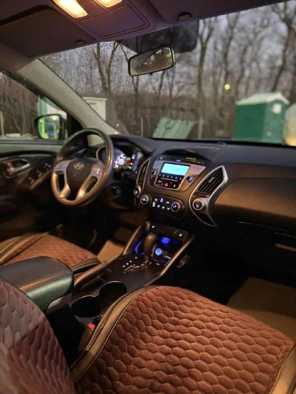 Hyundai ix35 2011г. 2.0 бензин кпп: автомат пробег: 145.000 авто полностью обслужен и вложений не требует, масла фильтра расходники по ходовой части все поменяны. автомобиль обслуживали своевременно! двигатель без задир!!!! салон ухожен, не затерт! в салоне не курили! осмотр: донецк цена: 1.220.000 телефон: +79494999290 📞 звоните: +7(949)4999290 - фотография - 6