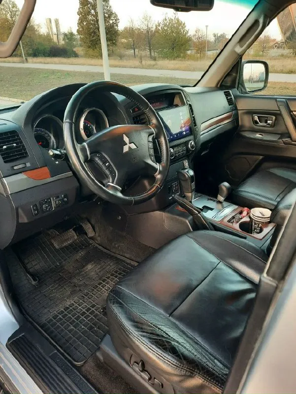Продам mitsubishi pajero wagon 2008г. машина вся в заводском окрасе. мотор 3.0 газ-бензин. пробег 140000км.7 мест. кпп-автомат. цена1850000руб. тел +79493856463 📞 звоните: +7(949)3856463 - фотография - 6