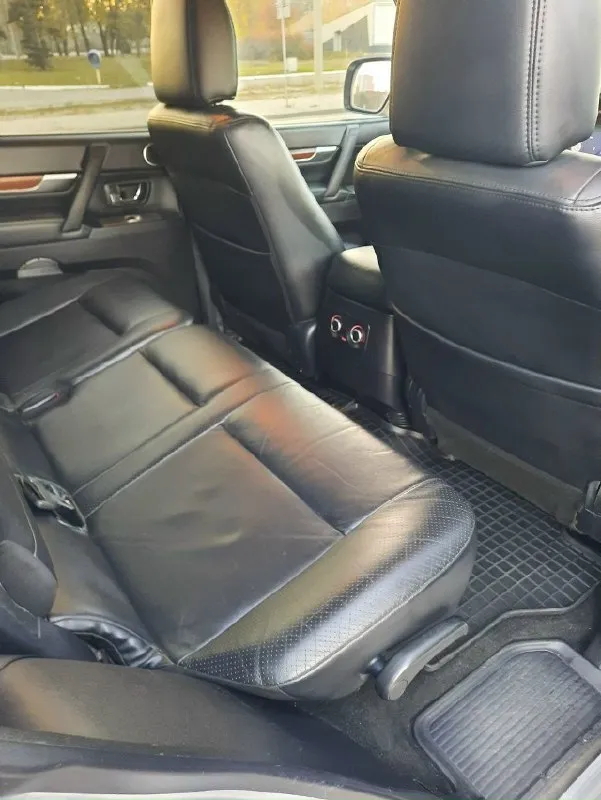 Продам mitsubishi pajero wagon 2008г. машина вся в заводском окрасе. мотор 3.0 газ-бензин. пробег 140000км.7 мест. кпп-автомат. цена1850000руб. тел +79493856463 📞 звоните: +7(949)3856463 - фотография - 7