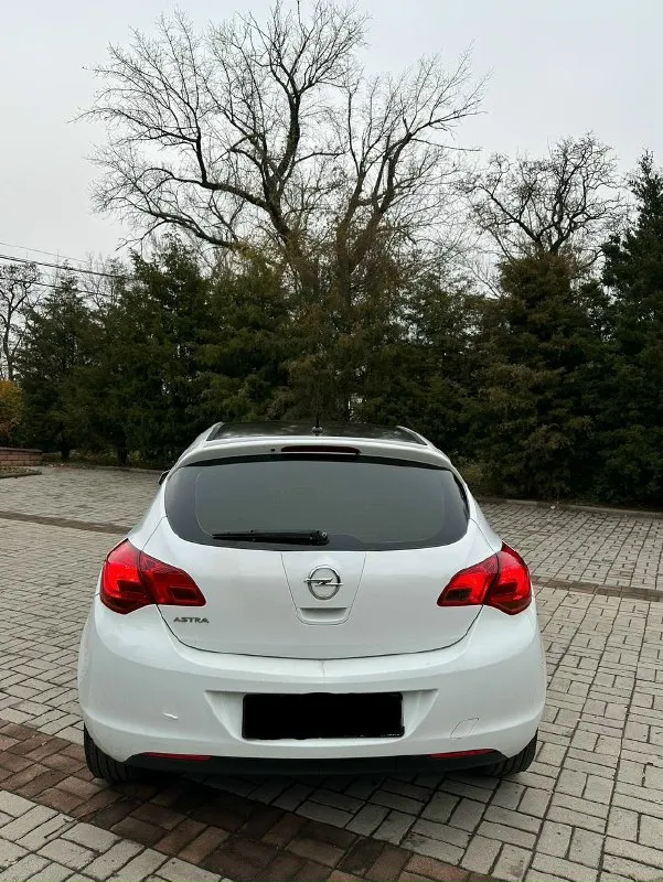 В продаже opel astra j 2011г с мотором 1.6 атмо без турбин масло не расходует работает ровно не троит не дымит все болячки устранены ! коробка автомат 6-ступенчатый не буксует не пинает ! по ходовой части сбитый не чего не стучит не бьет, хорошая комплектация климат-контроль, 4 стеклоподъемника, круиз, подогревы сидений по электрике все работает ! у машины за всю жизнь 2 хозяина по птс ! пробег 254.000 тысячи, пробег родной ! не крученый 2 ключа стоят диски r18 на новой летней резине цена 690.000 тыс рублей торг осмотр г. макеевка тел для связи +79494563118 📞 звоните: +7(949)4563118 - фотография - 5
