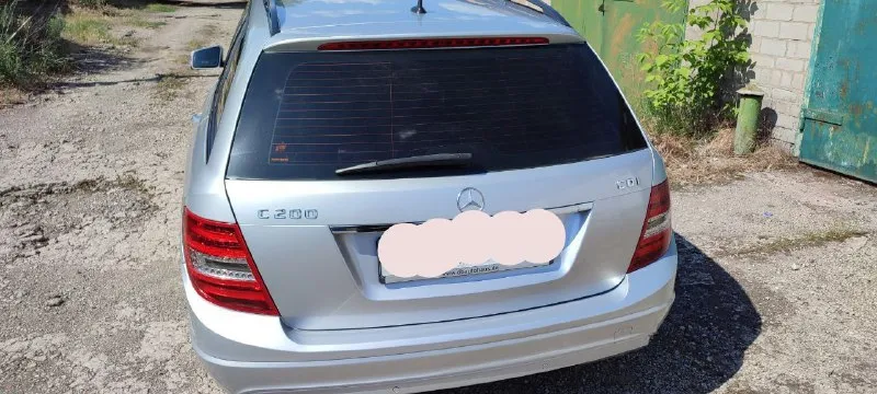 Mercedes benz c200 2.2 cdi 2013 года пробег 90000 км стоит контрактный двигатель. коробка механика 6 ступка подогрев сидений круиз датчик света датчик дождя 2 комплекта ковриков зима/лето 2 комплекта шин, зима на шипах есть всё для комфортной езды. за машиной очень ухаживали!! зимой не эксплуатируется(есть альтернатива), гаражное хранение, пригонял именно с германии в 2017 году. цена 1399000₽ кто купит не пожалеет!! +79494895328 - фотография - 4