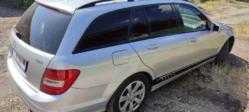 Mercedes benz c200 2.2 cdi 2013 года пробег 90000 км стоит контрактный двигатель. коробка механика 6 ступка подогрев сидений круиз датчик света датчик дождя 2 комплекта ковриков зима/лето 2 комплекта шин, зима на шипах есть всё для комфортной езды. за машиной очень ухаживали!! зимой не эксплуатируется(есть альтернатива), гаражное хранение, пригонял именно с германии в 2017 году. цена 1399000₽ кто купит не пожалеет!! +79494895328 - фотография - 5